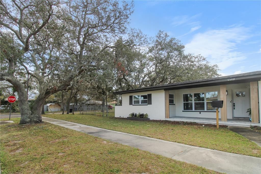 For Sale: $799,000 (3 beds, 3 baths, 1898 Square Feet)