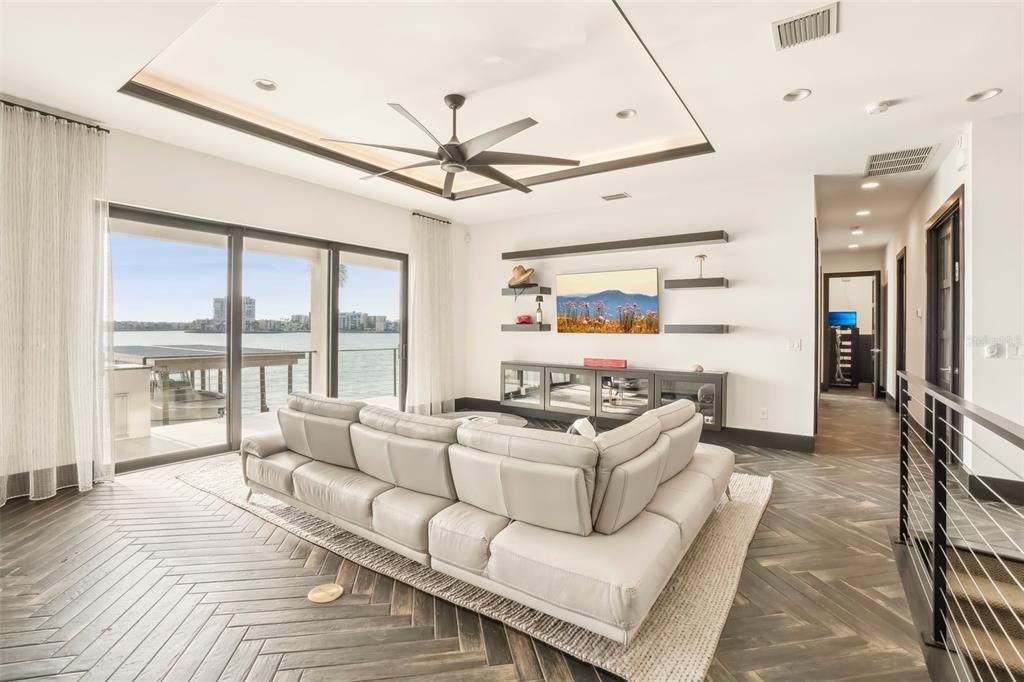 For Sale: $5,888,000 (5 beds, 4 baths, 3738 Square Feet)