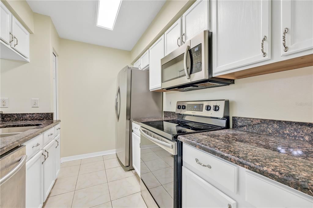 For Rent: $1,950 (2 beds, 2 baths, 1159 Square Feet)