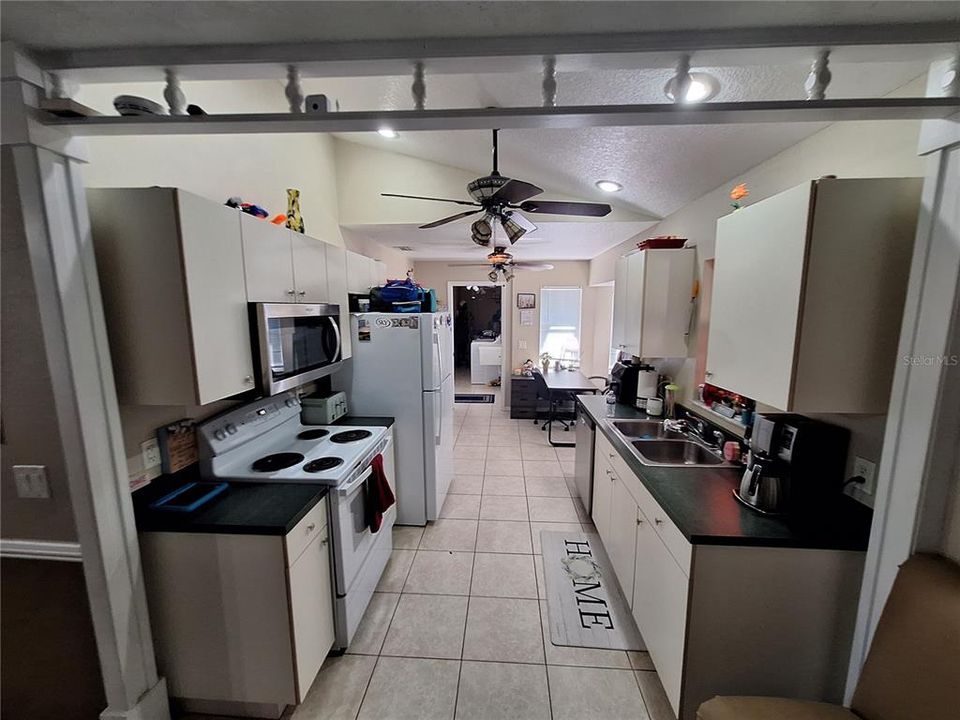 For Rent: $2,700 (3 beds, 2 baths, 1278 Square Feet)