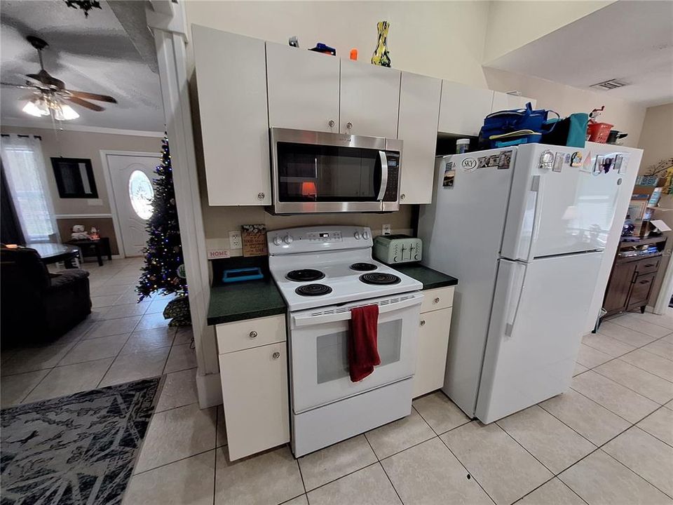 For Rent: $2,700 (3 beds, 2 baths, 1278 Square Feet)