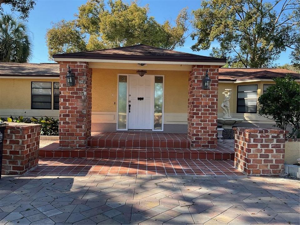 For Sale: $700,000 (3 beds, 2 baths, 1729 Square Feet)