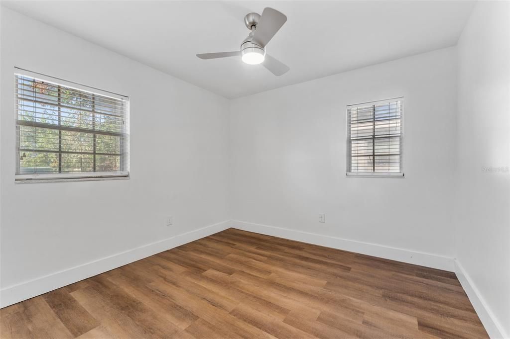 For Sale: $305,000 (2 beds, 1 baths, 816 Square Feet)