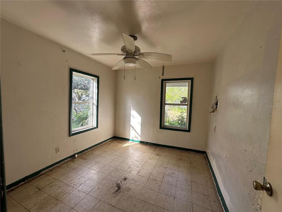 DOWNSTAIRS FRONT BEDROOM