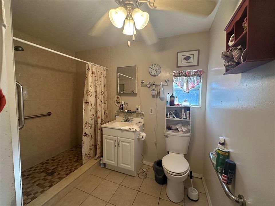 UPSTAIRS BATHROOM