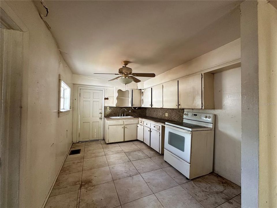 DOWNSTAIRS KITCHEN