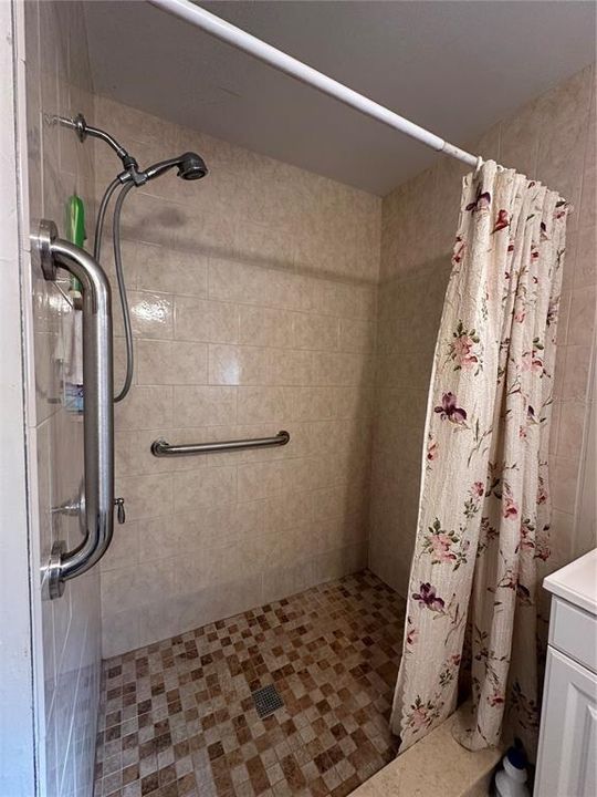 UPSTAIRS BATHROOM