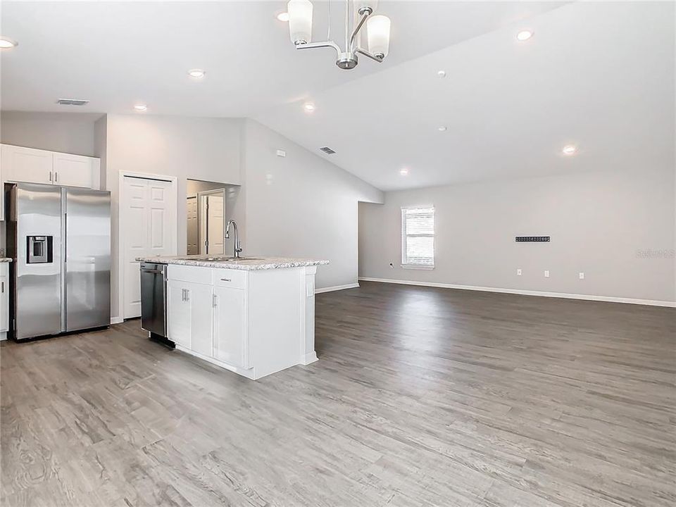 For Sale: $325,000 (3 beds, 2 baths, 1492 Square Feet)