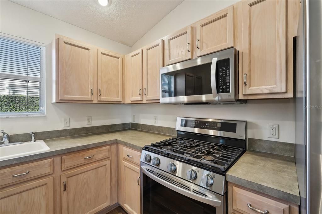 For Sale: $359,900 (3 beds, 2 baths, 1392 Square Feet)