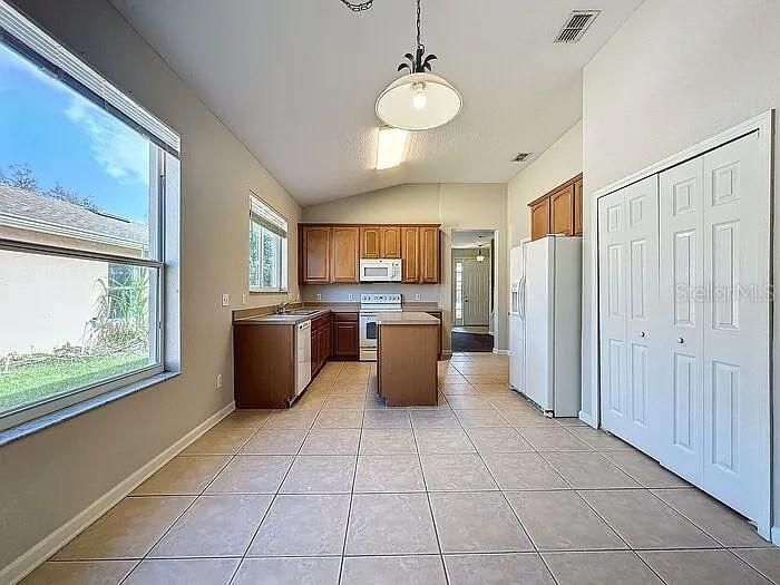 Kitchen dining area