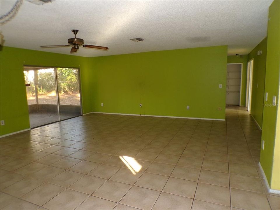 For Sale: $265,000 (4 beds, 2 baths, 1852 Square Feet)