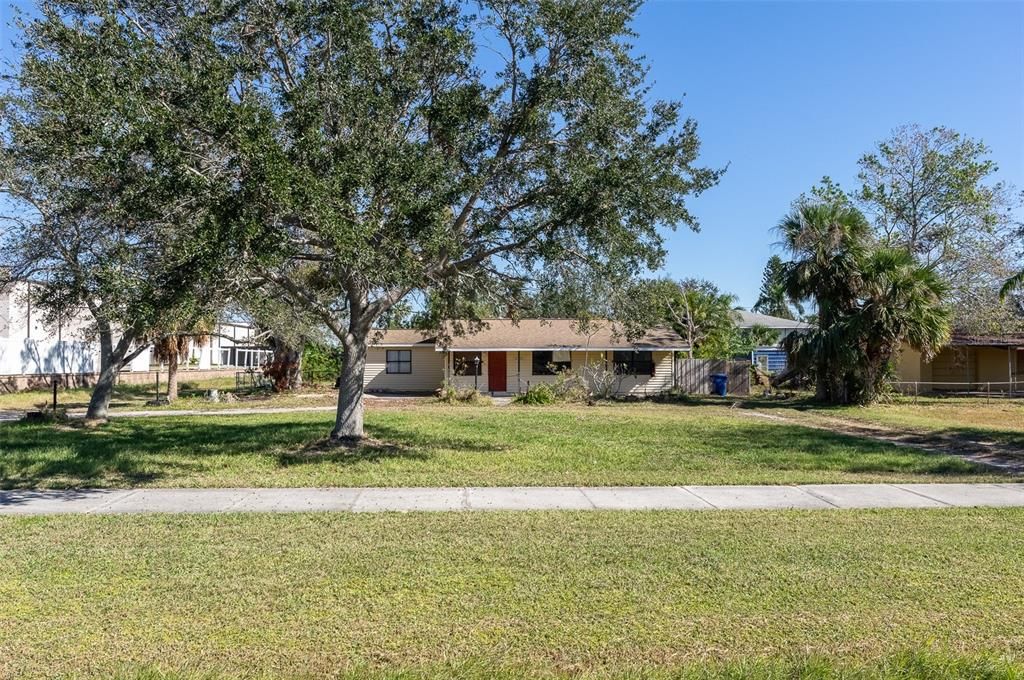 For Sale: $250,000 (3 beds, 2 baths, 1332 Square Feet)