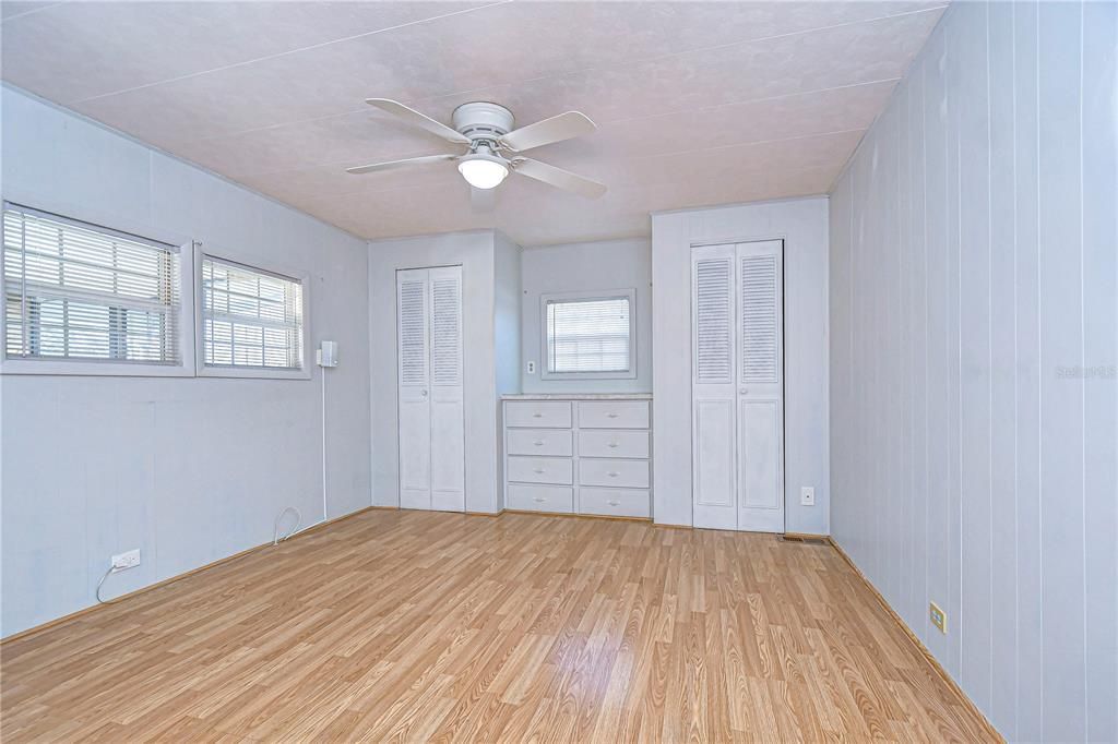 For Sale: $199,900 (2 beds, 2 baths, 960 Square Feet)