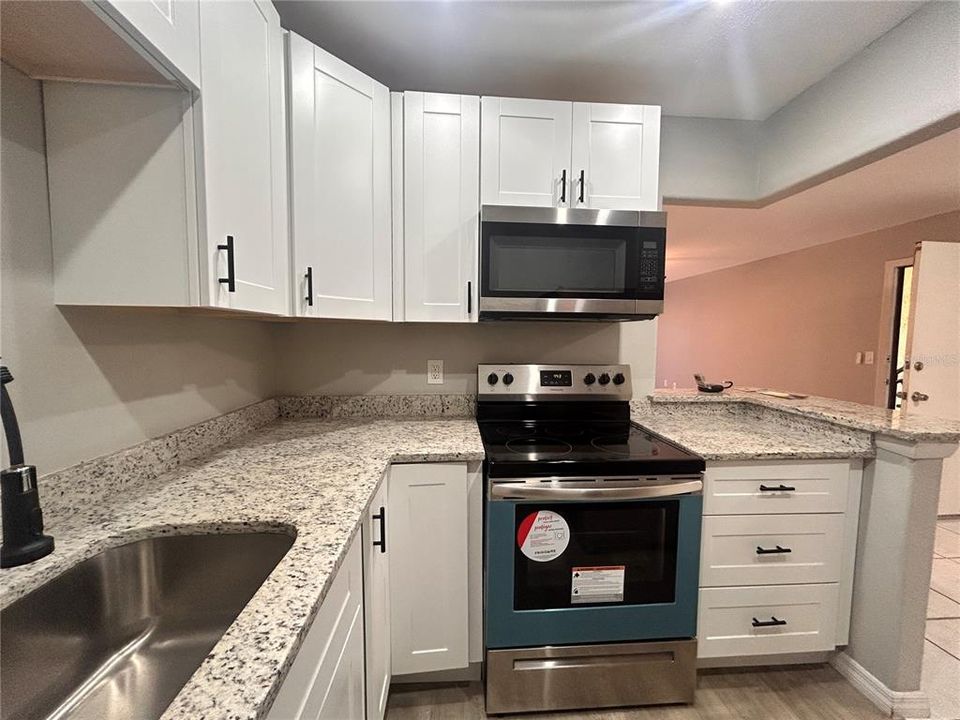 For Rent: $1,700 (3 beds, 2 baths, 1112 Square Feet)