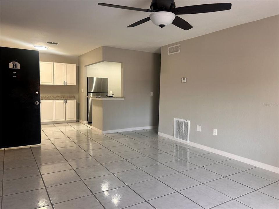 For Rent: $1,700 (3 beds, 2 baths, 1112 Square Feet)