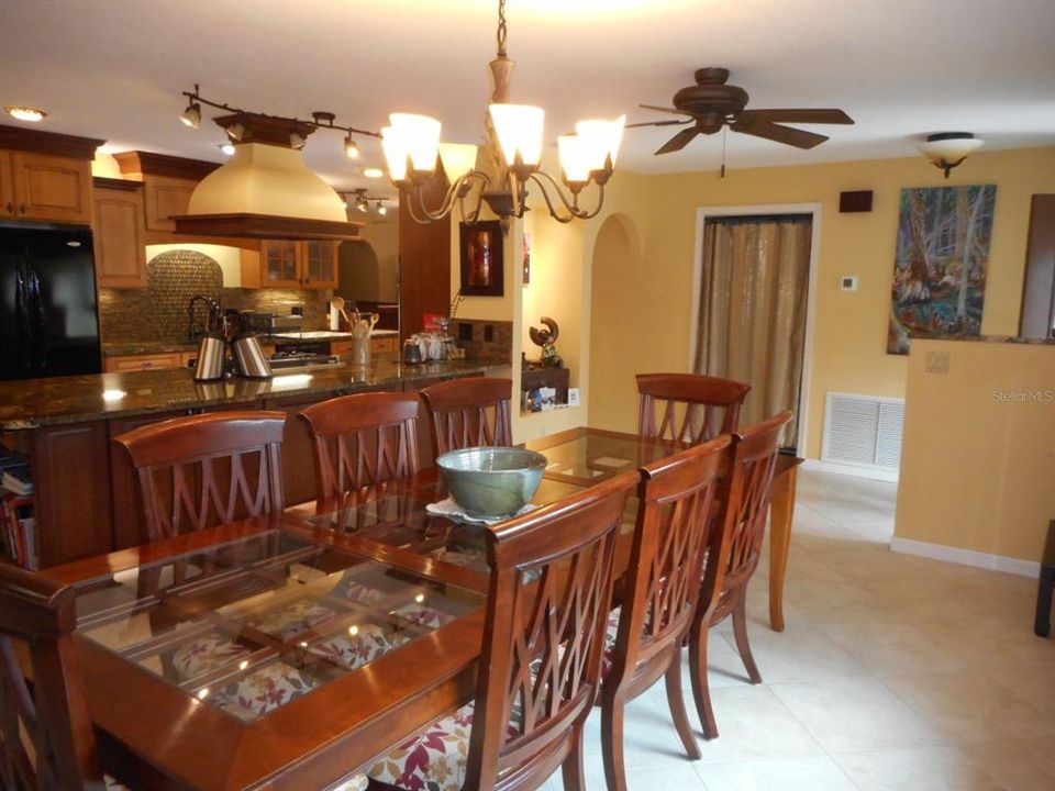 На продажу: $419,000 (3 спален, 2 ванн, 2460 Квадратных фут)