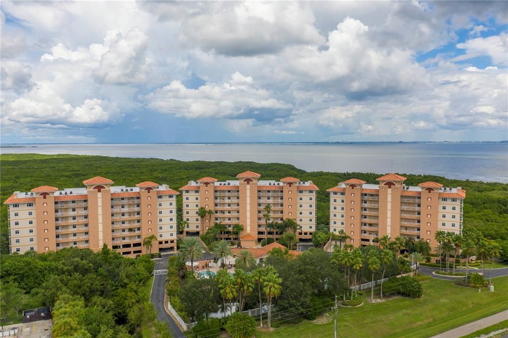 Grande Verandahs On The Bay