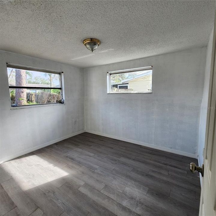 For Sale: $199,000 (2 beds, 1 baths, 1165 Square Feet)