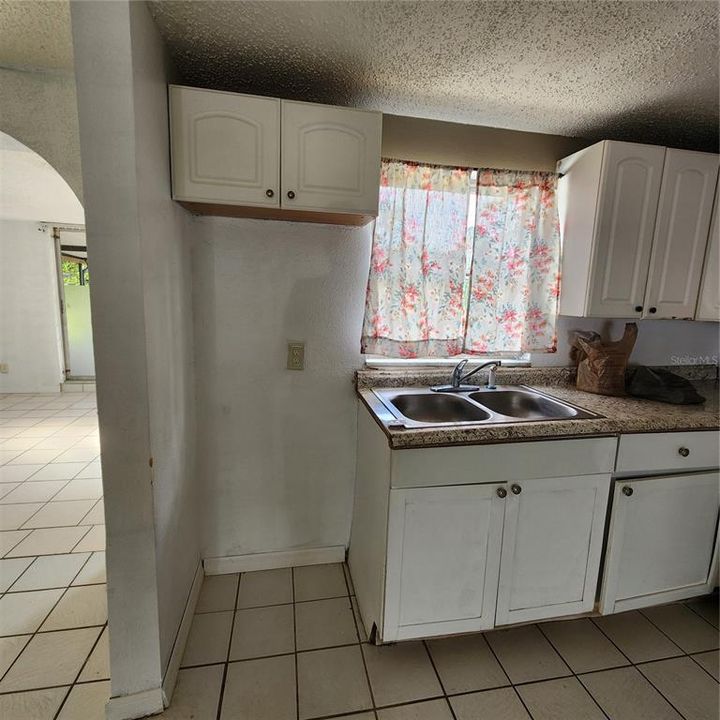 For Sale: $199,000 (2 beds, 1 baths, 1165 Square Feet)