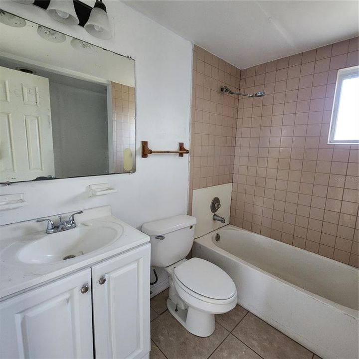 For Sale: $199,000 (2 beds, 1 baths, 1165 Square Feet)