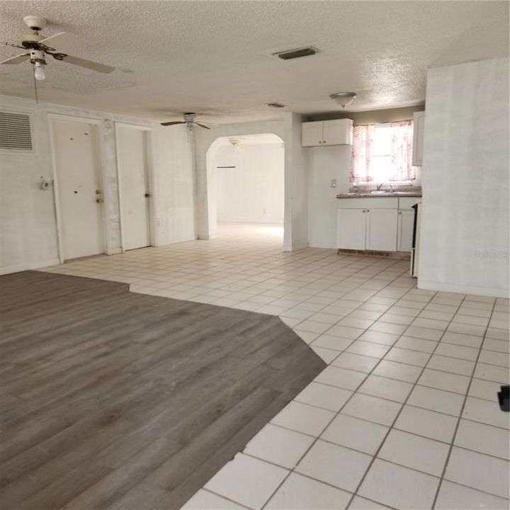 For Sale: $199,000 (2 beds, 1 baths, 1165 Square Feet)