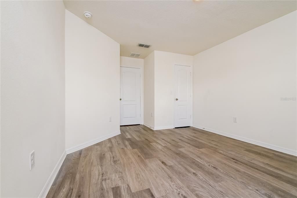 For Rent: $2,299 (3 beds, 2 baths, 1709 Square Feet)