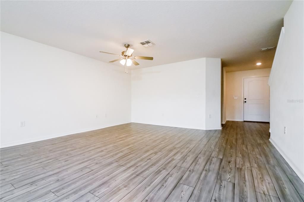 For Rent: $2,299 (3 beds, 2 baths, 1709 Square Feet)