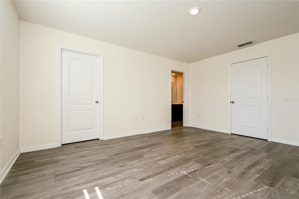 For Rent: $2,299 (3 beds, 2 baths, 1709 Square Feet)