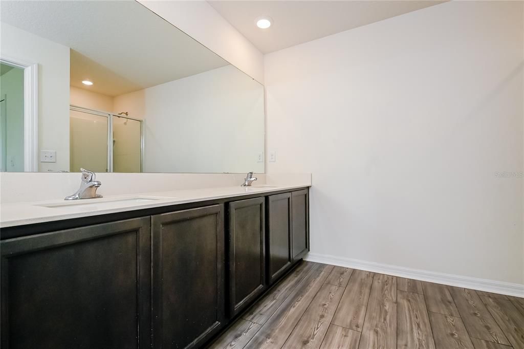 For Rent: $2,299 (3 beds, 2 baths, 1709 Square Feet)