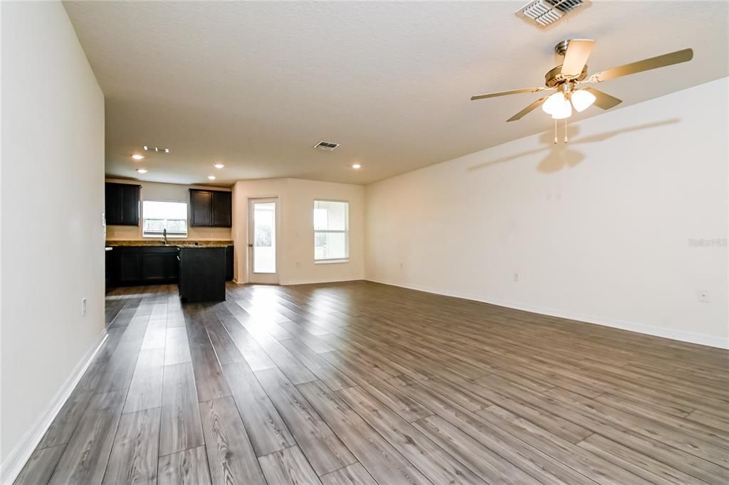 For Rent: $2,299 (3 beds, 2 baths, 1709 Square Feet)