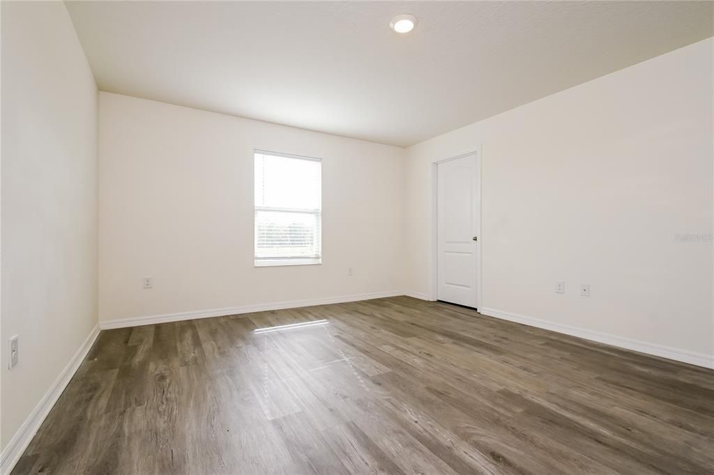 For Rent: $2,299 (3 beds, 2 baths, 1709 Square Feet)