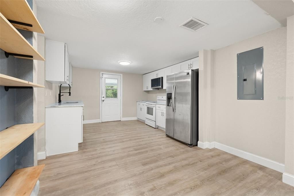 For Sale: $295,000 (3 beds, 1 baths, 1311 Square Feet)