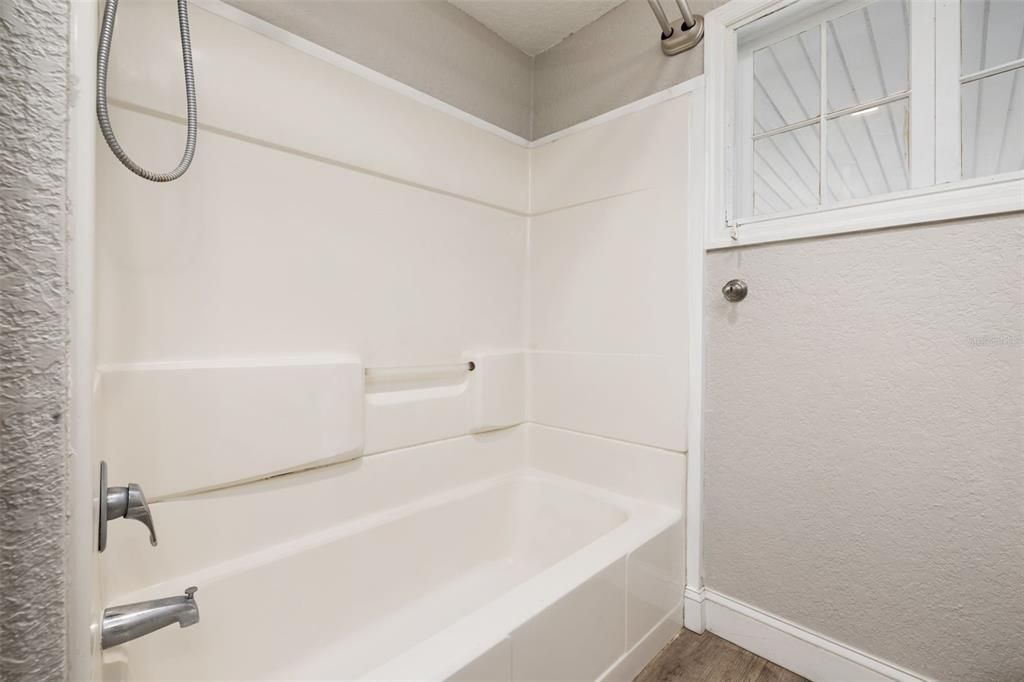 For Sale: $295,000 (3 beds, 1 baths, 1311 Square Feet)