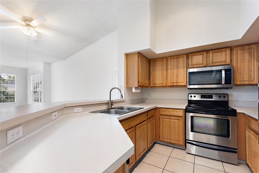 For Sale: $239,000 (2 beds, 2 baths, 1166 Square Feet)