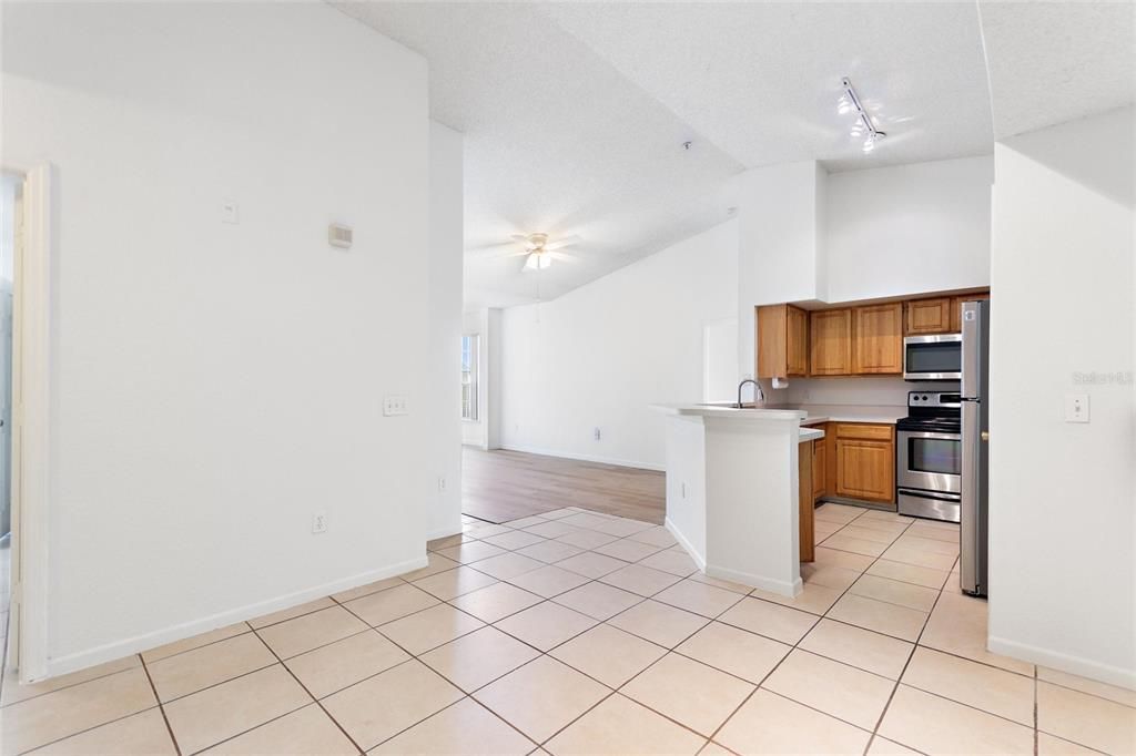 For Sale: $239,000 (2 beds, 2 baths, 1166 Square Feet)