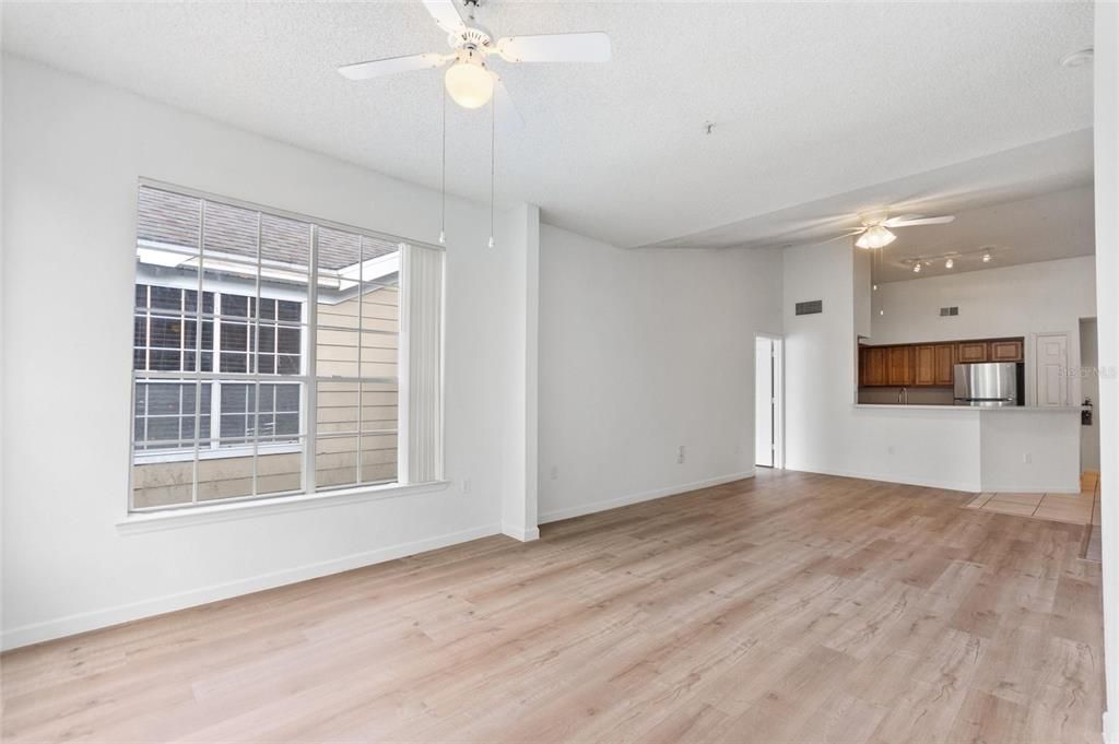 For Sale: $239,000 (2 beds, 2 baths, 1166 Square Feet)