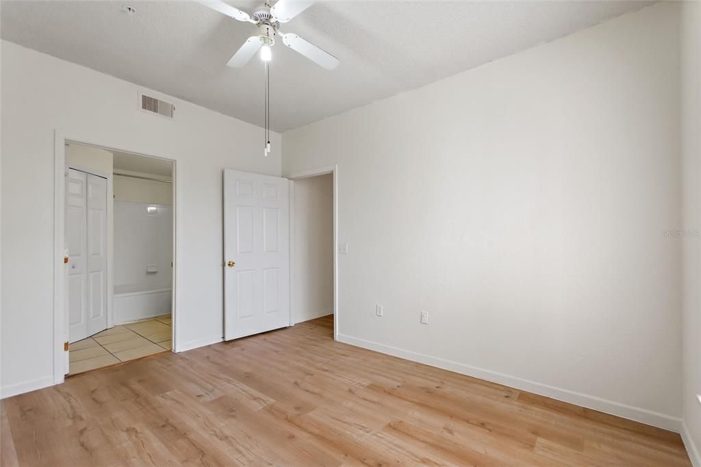 For Sale: $239,000 (2 beds, 2 baths, 1166 Square Feet)