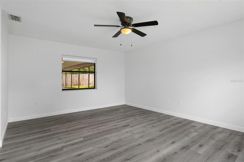 For Sale: $379,900 (3 beds, 2 baths, 2101 Square Feet)