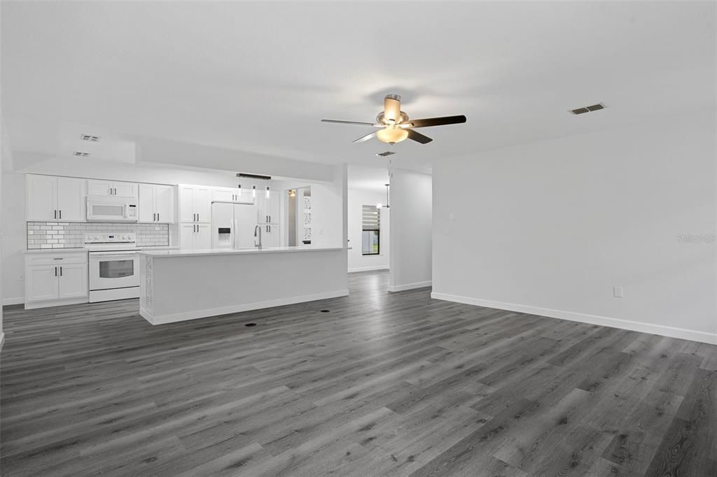 For Sale: $379,900 (3 beds, 2 baths, 2101 Square Feet)