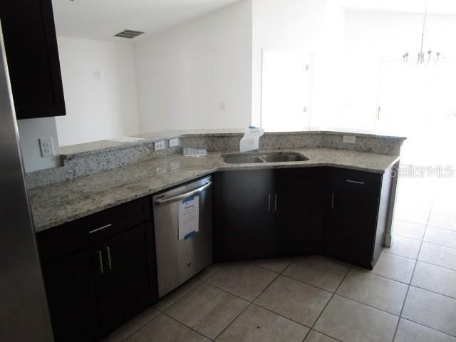 For Sale: $260,000 (3 beds, 2 baths, 1305 Square Feet)