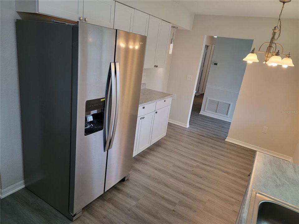 For Sale: $299,900 (2 beds, 2 baths, 1176 Square Feet)