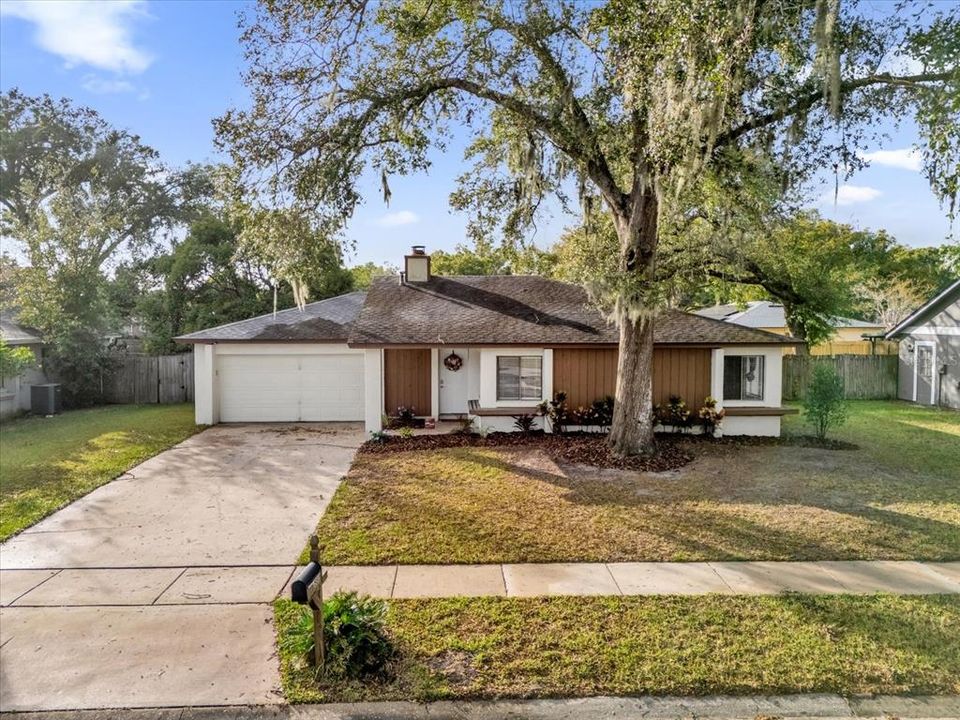 Active With Contract: $385,000 (3 beds, 2 baths, 1204 Square Feet)