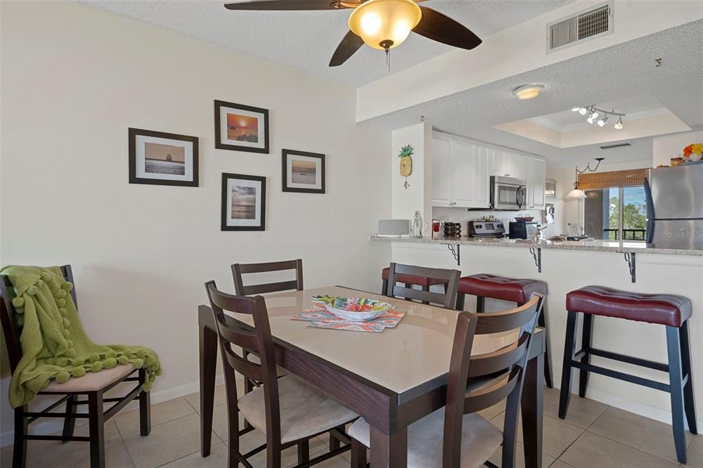 For Sale: $289,000 (2 beds, 2 baths, 1025 Square Feet)