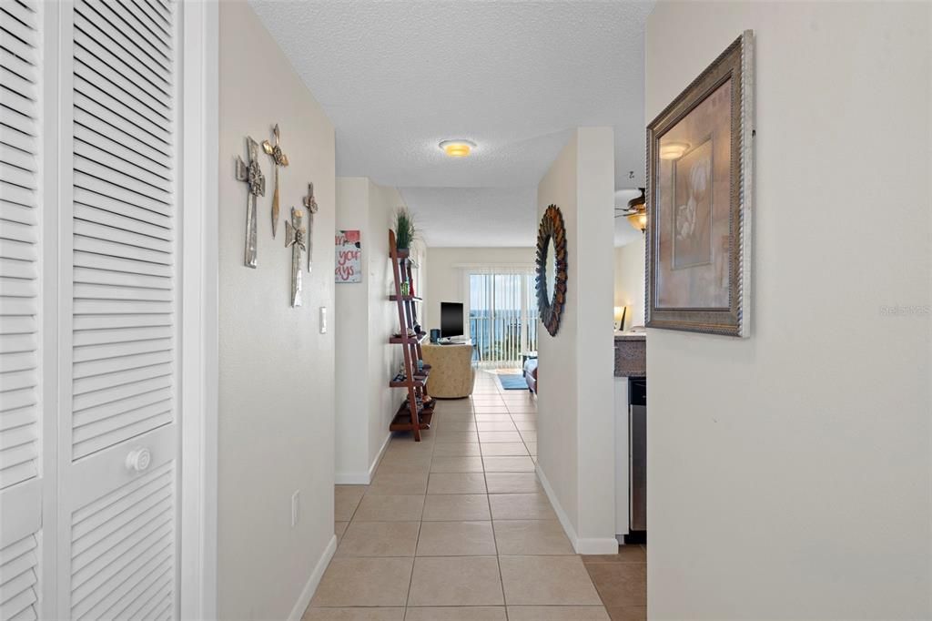 For Sale: $289,000 (2 beds, 2 baths, 1025 Square Feet)