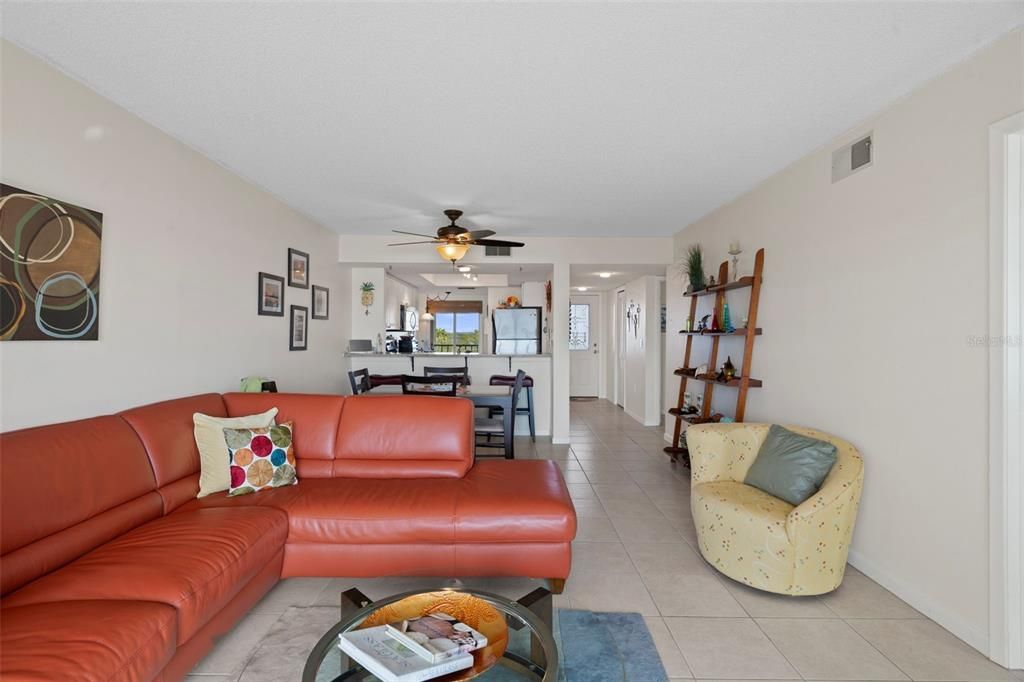 For Sale: $289,000 (2 beds, 2 baths, 1025 Square Feet)