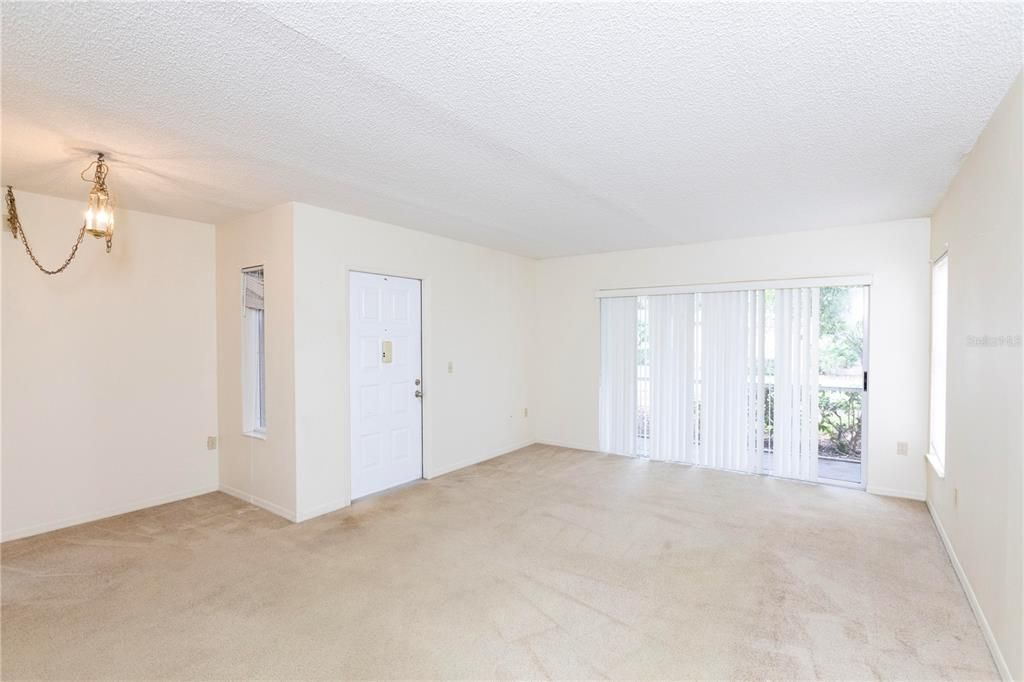 For Sale: $139,000 (2 beds, 2 baths, 1035 Square Feet)