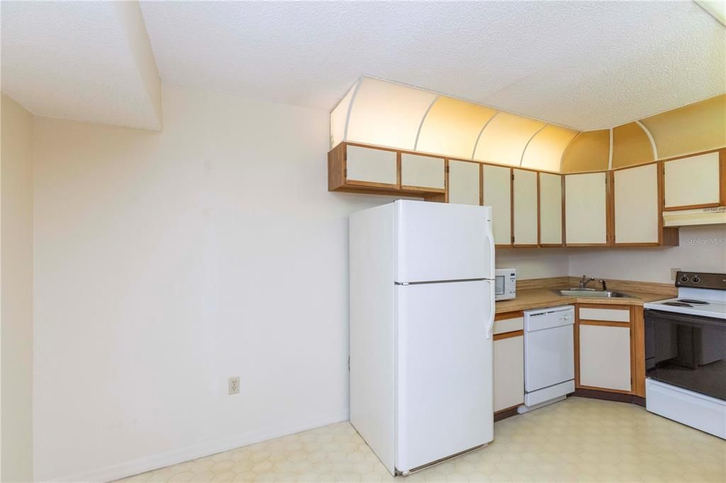 For Sale: $139,000 (2 beds, 2 baths, 1035 Square Feet)