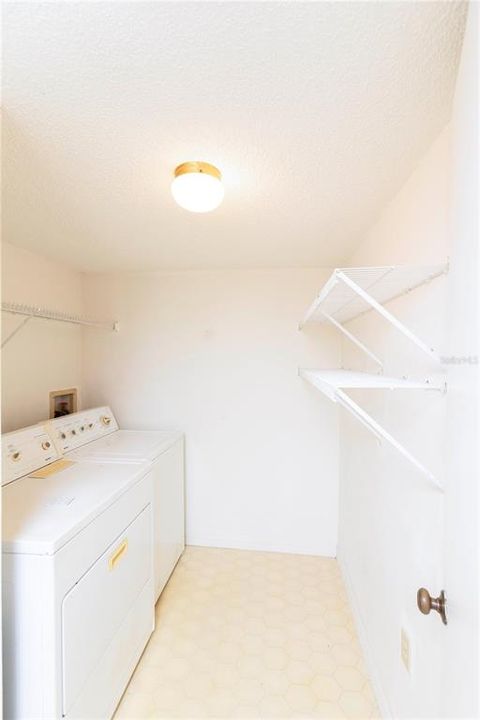 For Sale: $139,000 (2 beds, 2 baths, 1035 Square Feet)