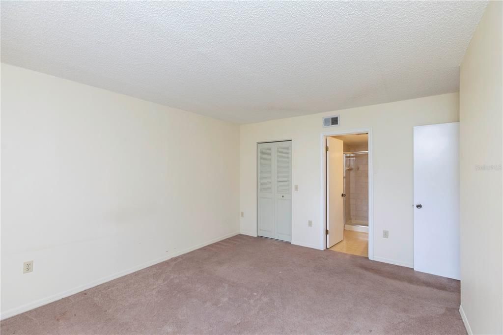 For Sale: $139,000 (2 beds, 2 baths, 1035 Square Feet)