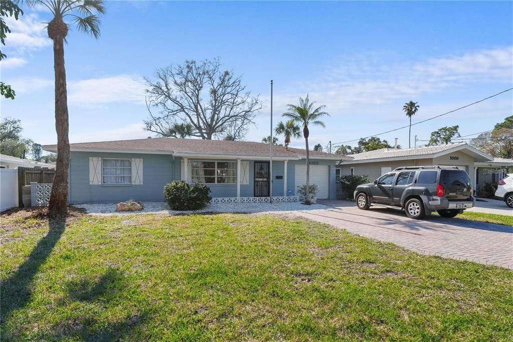 Vendido Recientemente: $325,000 (3 camas, 2 baños, 1656 Pies cuadrados)
